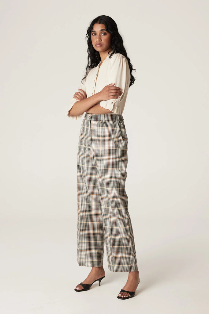 Cable Melbourne Winston Check Pant on model side view