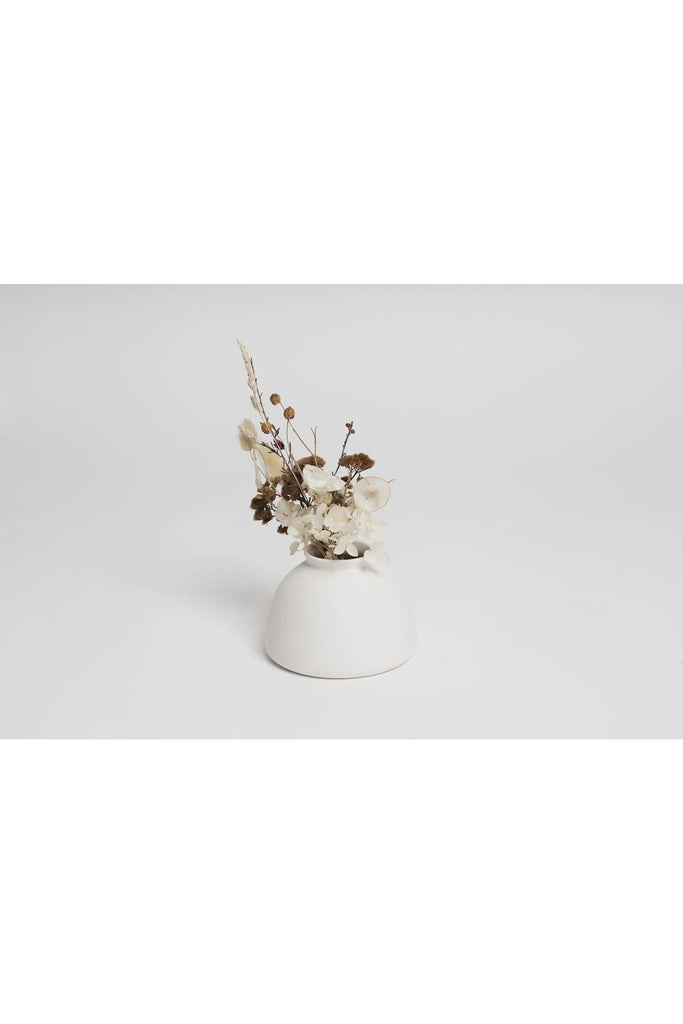 Ned Collection Harmie Vase Beau in White showing a floral decoration