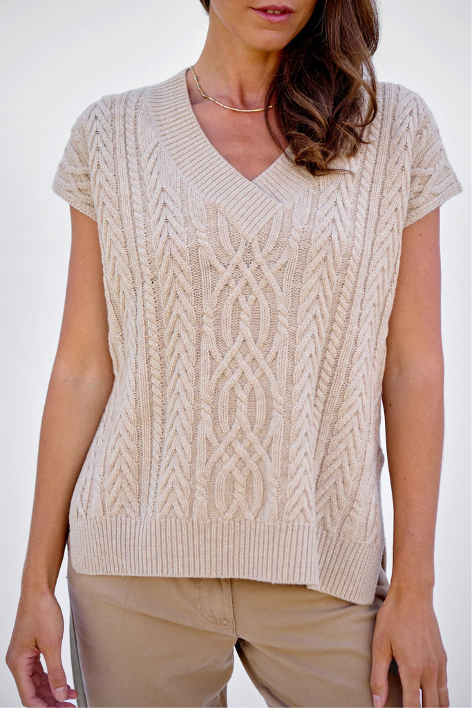 Maxted Merino Cable Vest Pale Oat