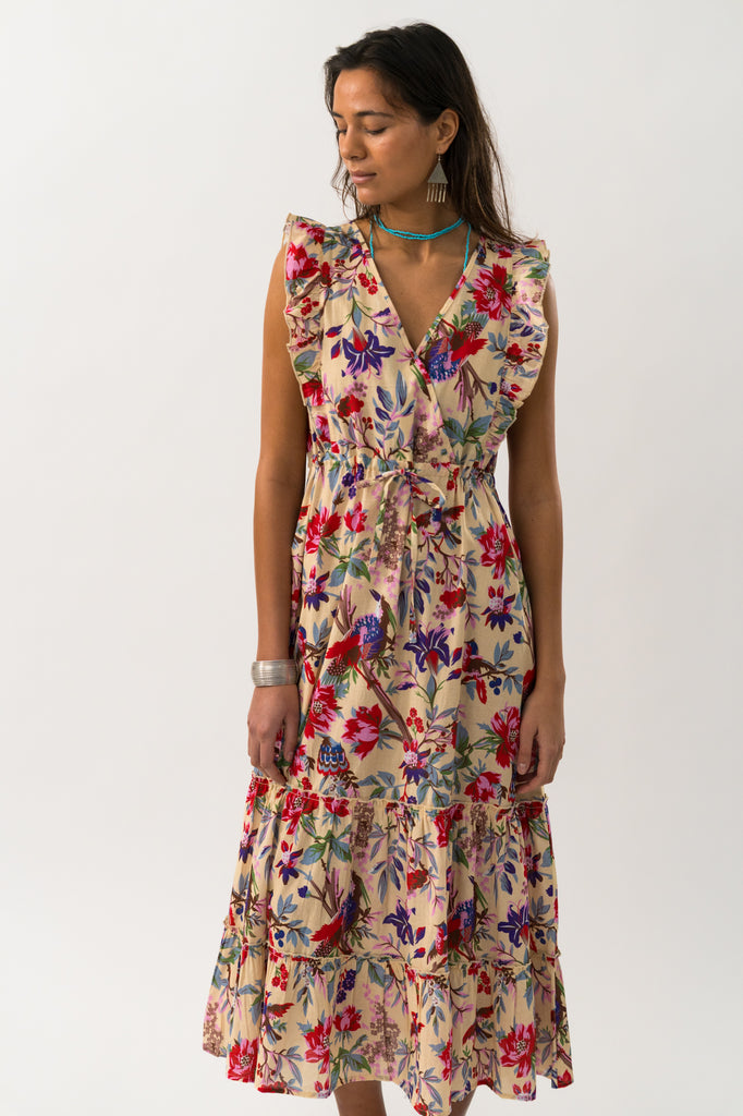 Woman wearing a floral dress on a white background. Lollys Laundry Samo Midi Dress in Flower Print.