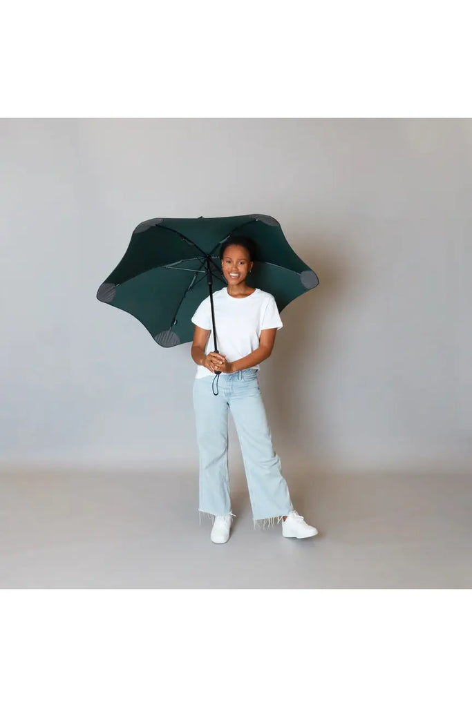 Blunt | Classic Umbrella Green Female Model Shot | Crisp Home + Wear