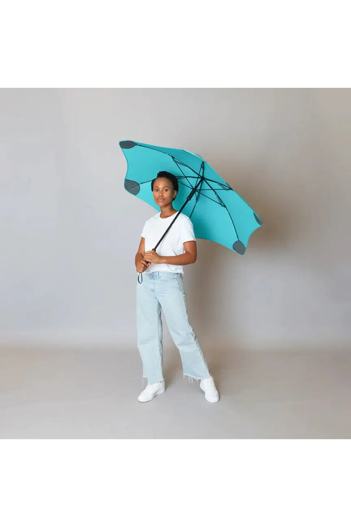 Blunt | Classic Umbrella Mint Female Model Shot | Crisp Home + Wear