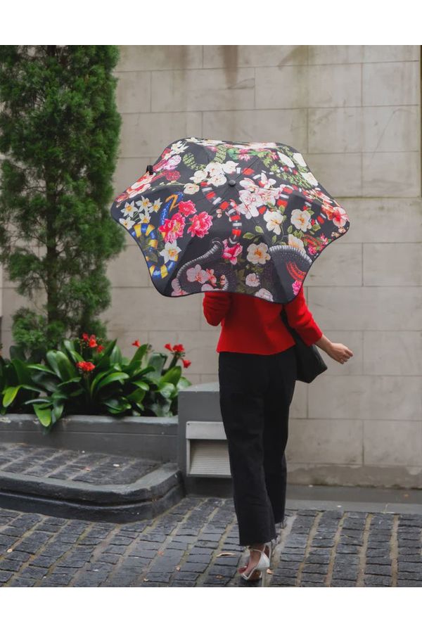 Blunt Metro Umbrella Lifestyle Shot of Limited Edition Serpentine Metro Umbrella
