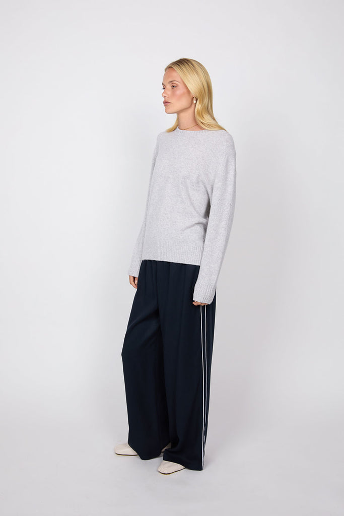 Marlow Saddle Cashmere Crew Neck Sweater Fog Grey
