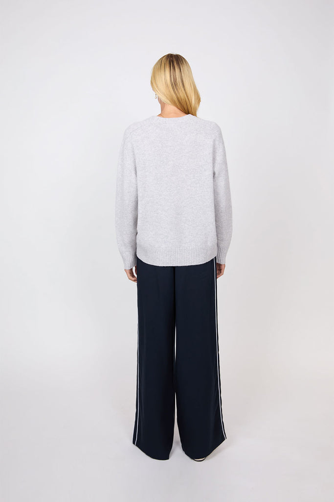 Marlow Saddle Cashmere Crew Neck Sweater Fog Grey