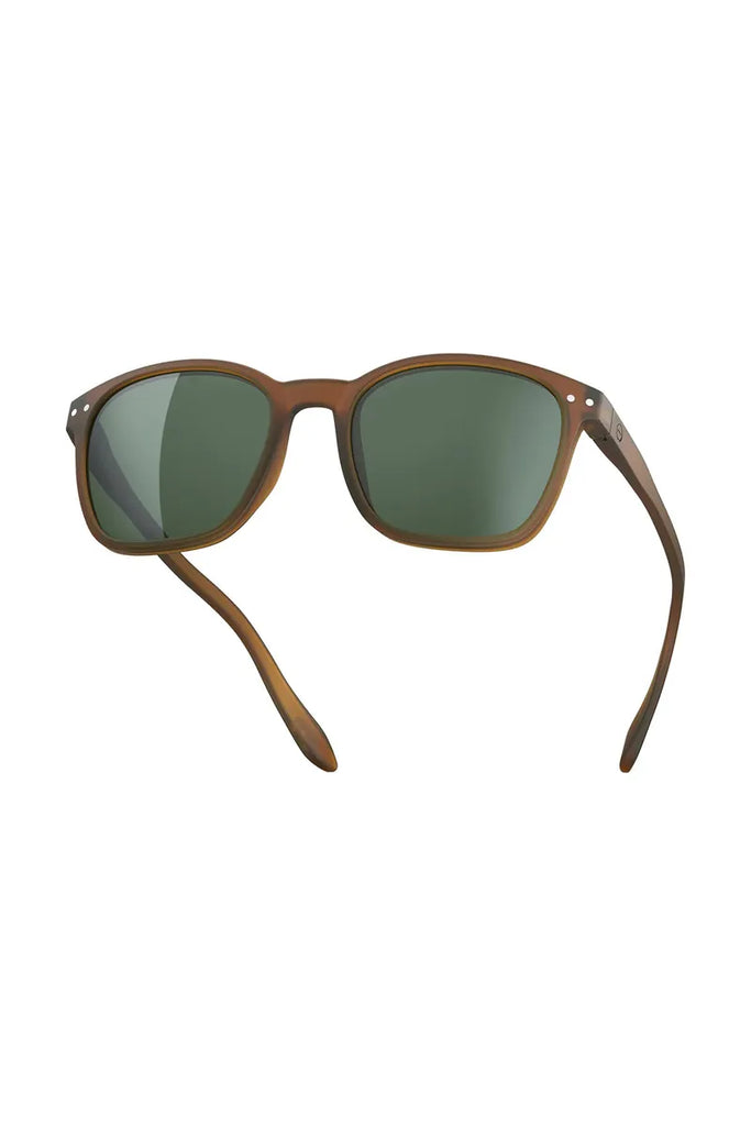 Izpizi Polarised Sunglasses in Hazel Brown with green lenses on a white background.