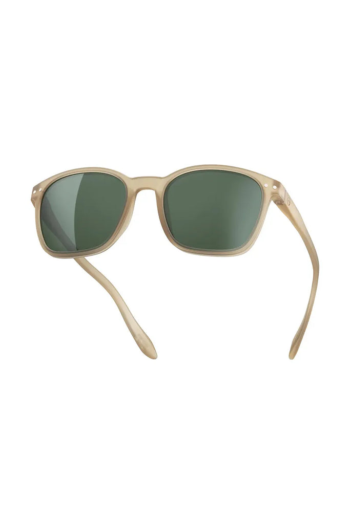 Izipizi Sand Beige sunglasses with green lenses on a white background