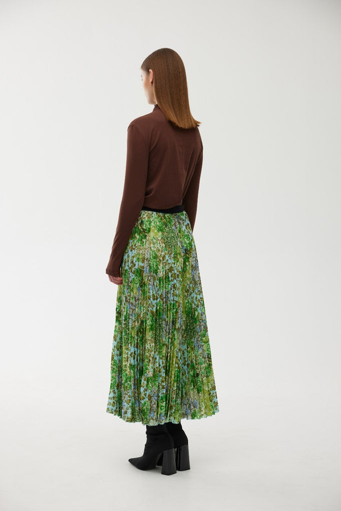 Kinney Goldie Pleat Skirt Floral Green Haze on model back view