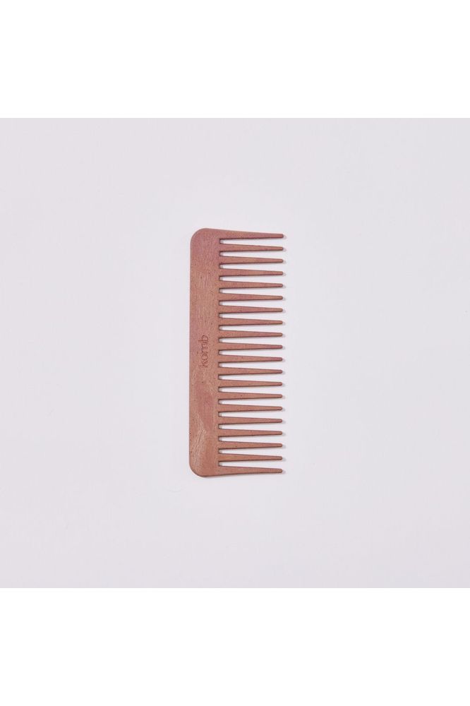 Komb-No-2-Wide-Tooth-Comb-Clay-Crisp-Home---Wear