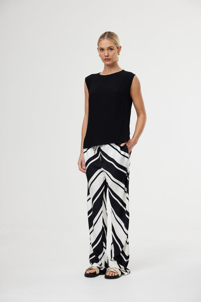 Kinney Luisa Pant Chevron Black and White