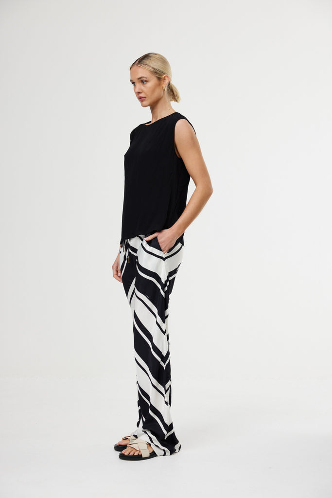 Kinney Luisa Pant Chevron Black and White