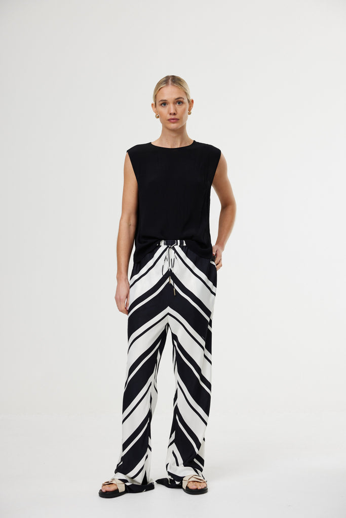 Kinney Luisa Pant Chevron Black and White