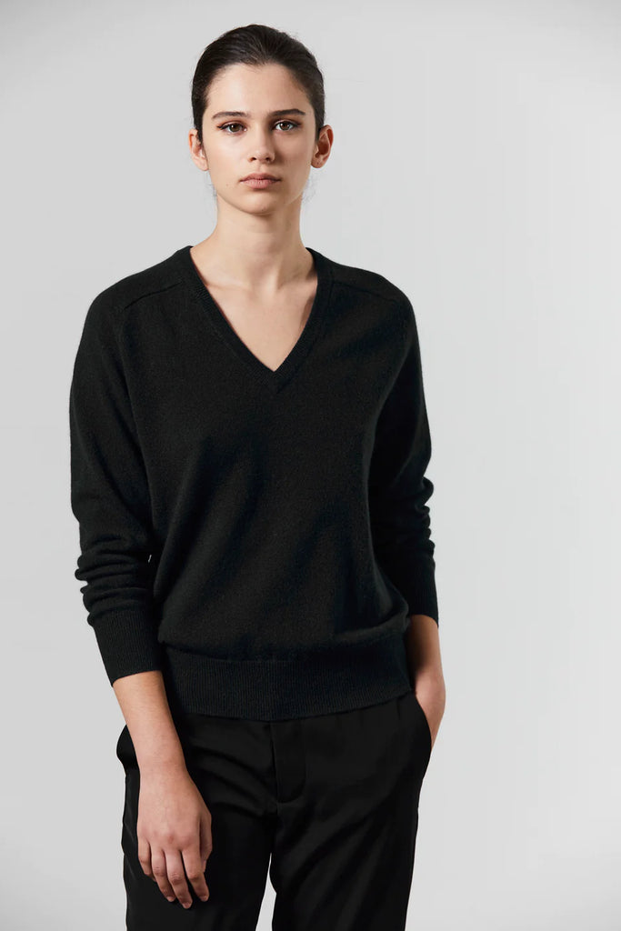 Laing Amy Cashmere V neck Sweater Black on model