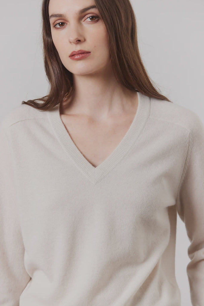 Laing Amy V Neck Cashmere Sweater Putty on model