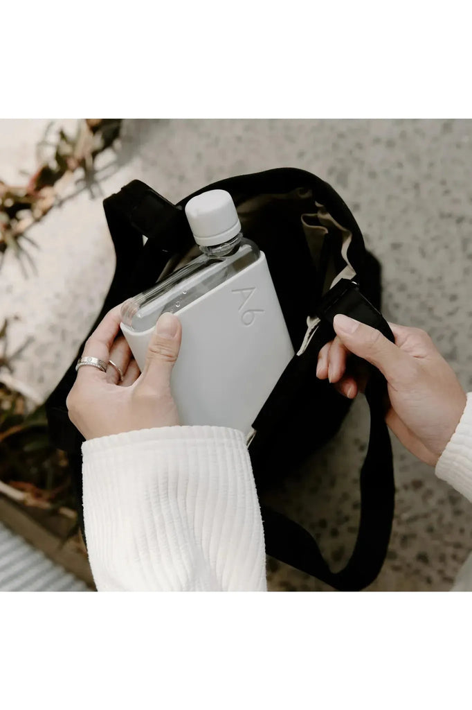 Memobottle_A6_Bottle_Cool_Grey_Silicone_Sleeve._Image_shows_bottle_inside_A3_Tote