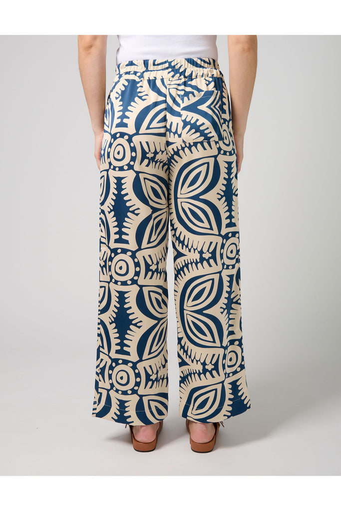 Stella and Gemma Jenna Pant in the Bellinis on Bondi print