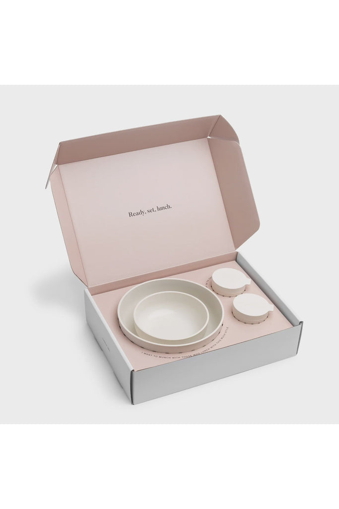 A delightful set of Dune-colored lunch bowls, beautifully packaged in a charming pink and white gift box, features the cheerful phrase 'Ready, set, lunch!' printed on the inside lid.