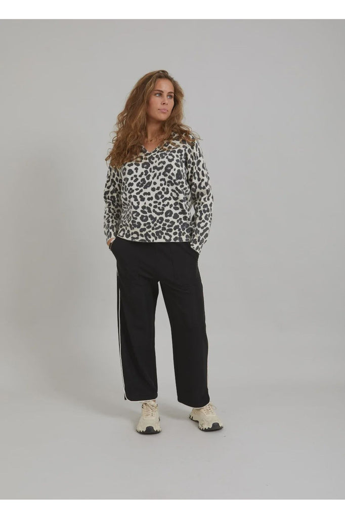 V Neck Knit Jumper | Leopard Sweaters XS,S,M,L Coster Copenhagen
